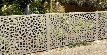 Projektbeispiel: Individueller Gartenzaun mit Gartentür im Design DS-21